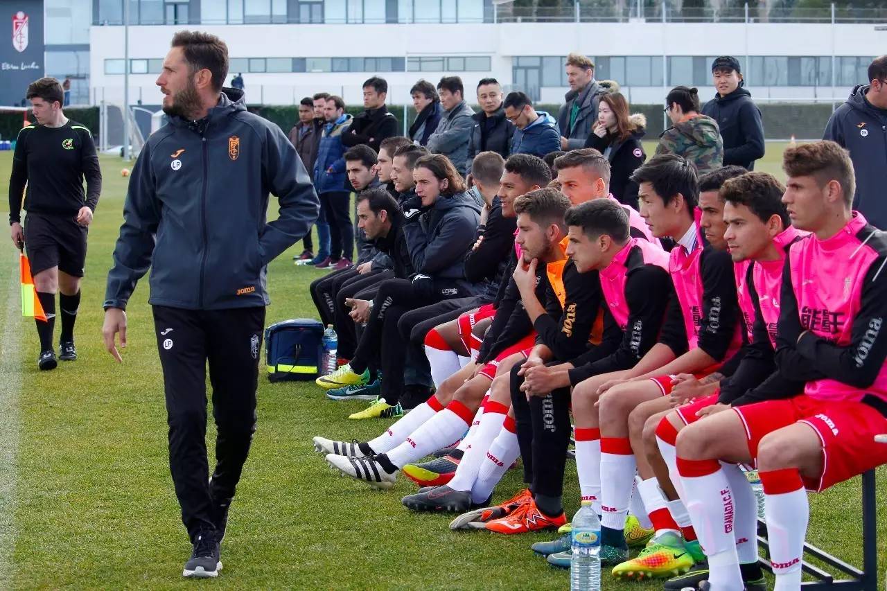 重庆当代力帆取胜北京人和，保持领先位置的简单介绍