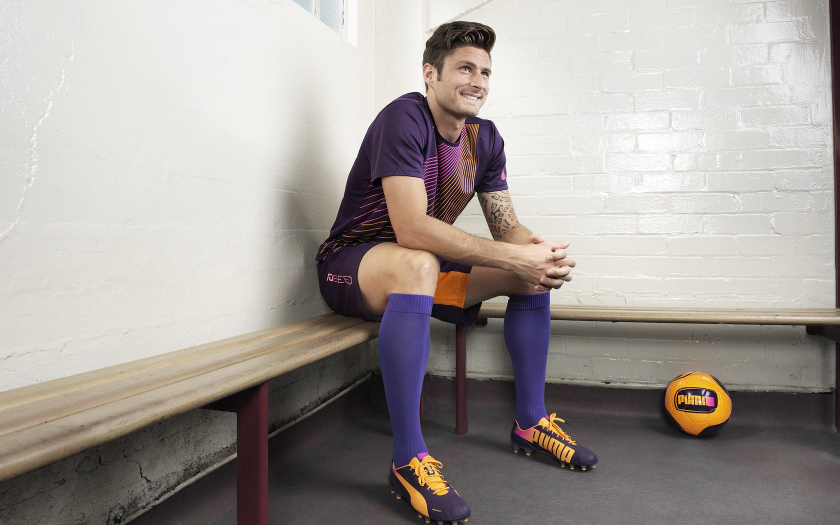  曼联不断突破！，内马尔连续三场比赛得分超过锐不可当赛场气氛高涨